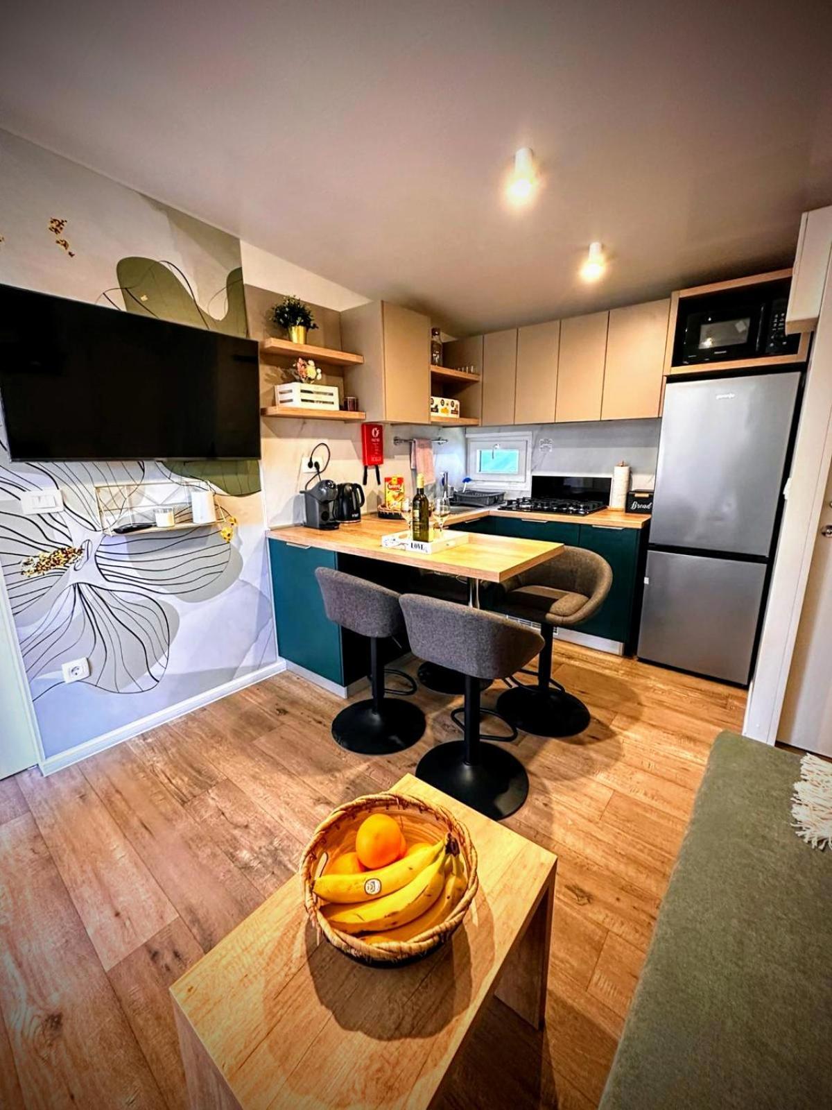 Mobile Home Tasha Biograd Na Moru Zewnętrze zdjęcie