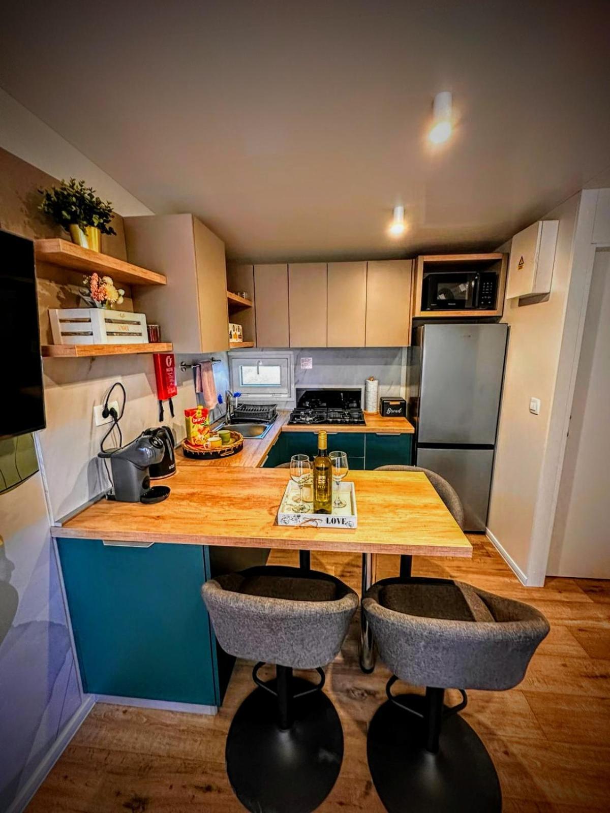 Mobile Home Tasha Biograd Na Moru Zewnętrze zdjęcie